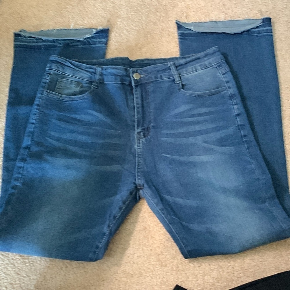 Stretchy Raw Edge Flare Jeans Size XXL NWOT